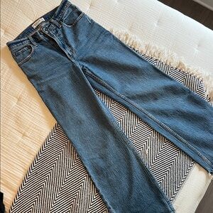 Abercrombie & Fitch The 90’s Relaxed Jean 25 SHORT